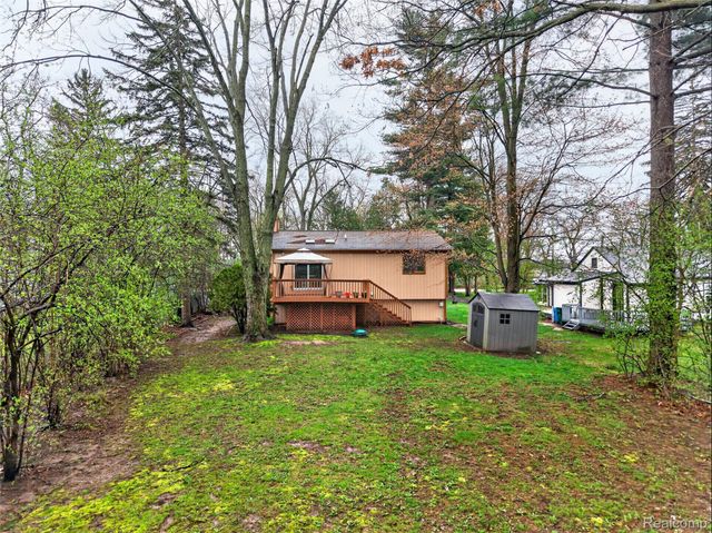 8360 Arlis Street, Commerce Charter Township, MI 48382