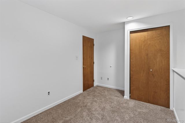 8360 Arlis Street, Commerce Charter Township, MI 48382