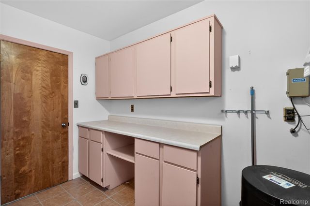 8360 Arlis Street, Commerce Charter Township, MI 48382