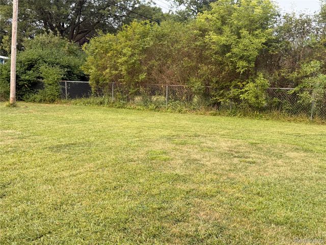 5347 Mapletree Drive, Flint Charter Township, MI 48532