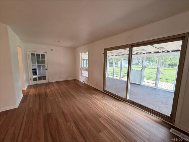 5347 Mapletree Drive, Flint Charter Township, MI 48532