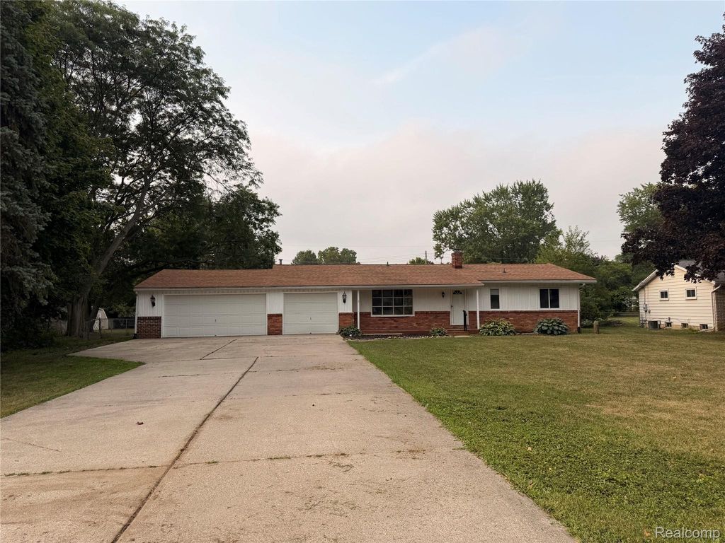 5347 Mapletree Drive, Flint Charter Township, MI 48532