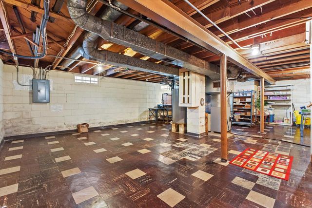 3900 S 56th STREET, Milwaukee, WI 53220