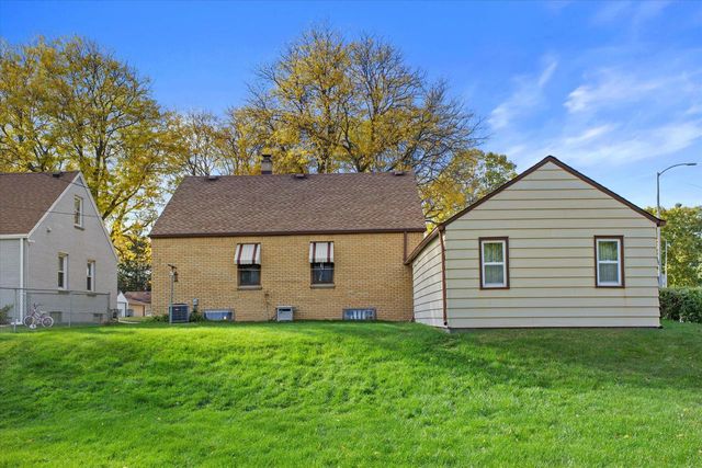 3900 S 56th STREET, Milwaukee, WI 53220