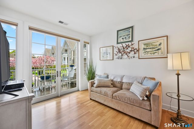 77 Havemeyer Lane 318, Stamford, CT 06902