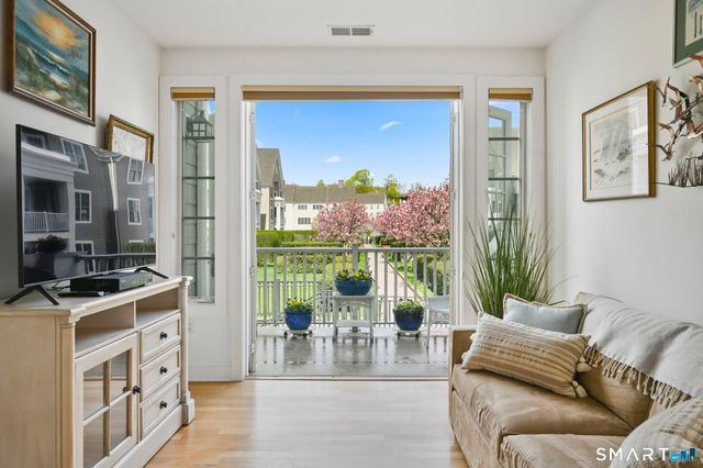 77 Havemeyer Lane 318, Stamford, CT 06902