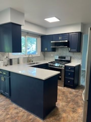 160 Camelot Way, Bolingbrook, IL 60440