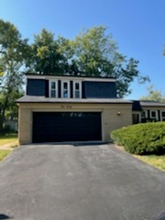 160 Camelot Way, Bolingbrook, IL 60440