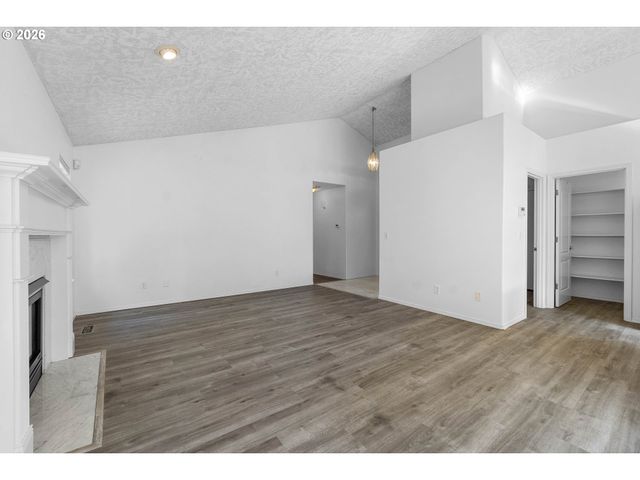 4735 Se POWELL BUTTE Pkwy, Portland, OR 97236
