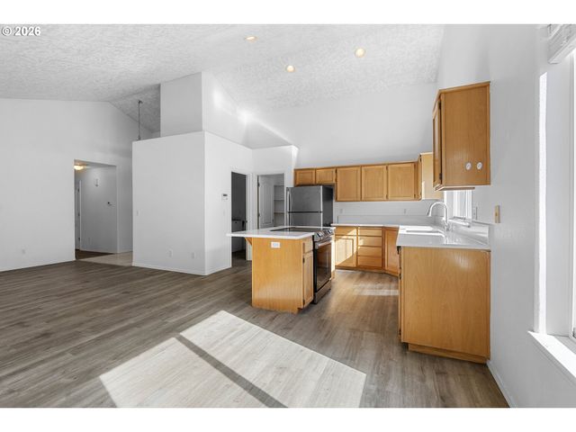 4735 Se POWELL BUTTE Pkwy, Portland, OR 97236