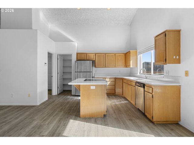 4735 Se POWELL BUTTE Pkwy, Portland, OR 97236