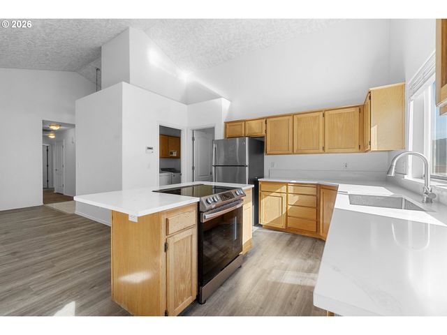 4735 Se POWELL BUTTE Pkwy, Portland, OR 97236