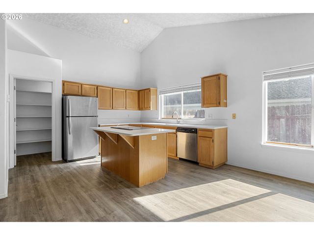 4735 Se POWELL BUTTE Pkwy, Portland, OR 97236
