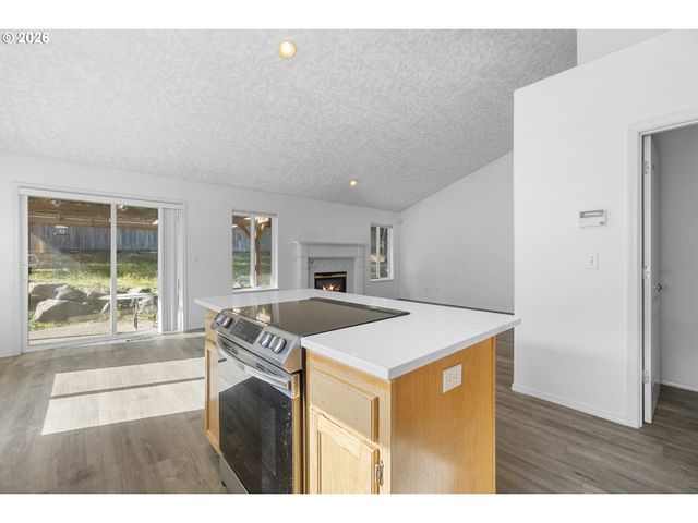 4735 Se POWELL BUTTE Pkwy, Portland, OR 97236