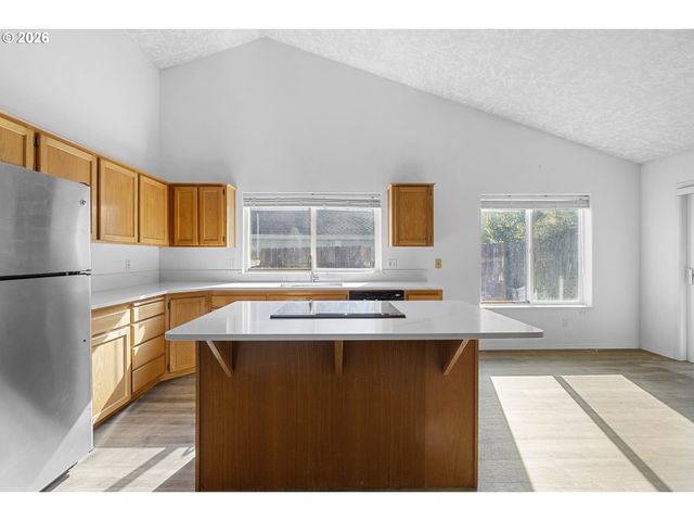 4735 Se POWELL BUTTE Pkwy, Portland, OR 97236