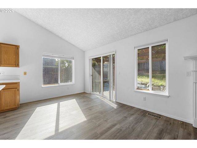 4735 Se POWELL BUTTE Pkwy, Portland, OR 97236