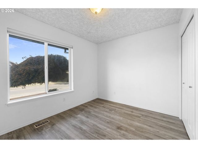 4735 Se POWELL BUTTE Pkwy, Portland, OR 97236