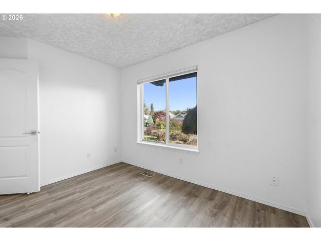 4735 Se POWELL BUTTE Pkwy, Portland, OR 97236