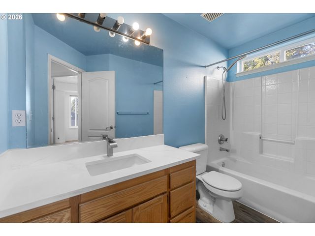 4735 Se POWELL BUTTE Pkwy, Portland, OR 97236