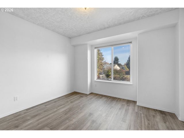 4735 Se POWELL BUTTE Pkwy, Portland, OR 97236