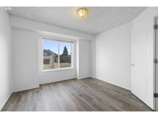 4735 Se POWELL BUTTE Pkwy, Portland, OR 97236
