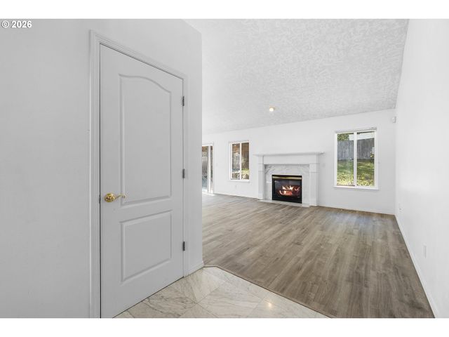 4735 Se POWELL BUTTE Pkwy, Portland, OR 97236