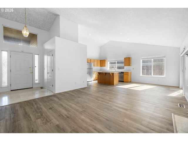 4735 Se POWELL BUTTE Pkwy, Portland, OR 97236