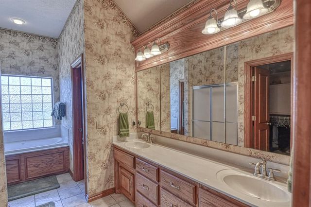 101 Summit Ridge Court, Norman, OK 73071