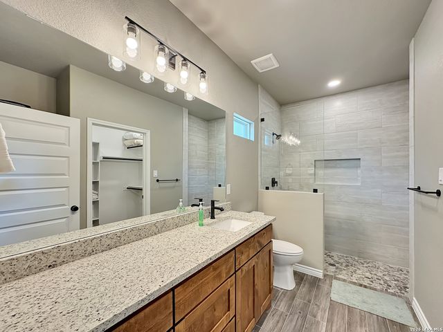 197 SPRING MOUNTAIN DR, Canyon Lake, TX 78133