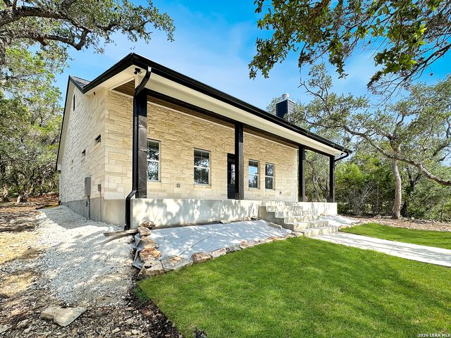 197 SPRING MOUNTAIN DR, Canyon Lake, TX 78133