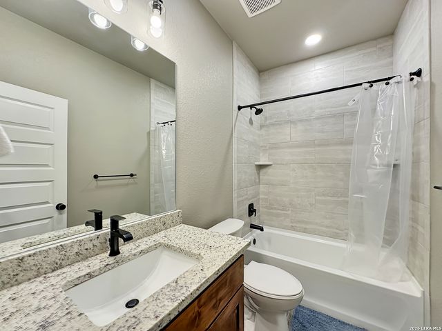 197 SPRING MOUNTAIN DR, Canyon Lake, TX 78133