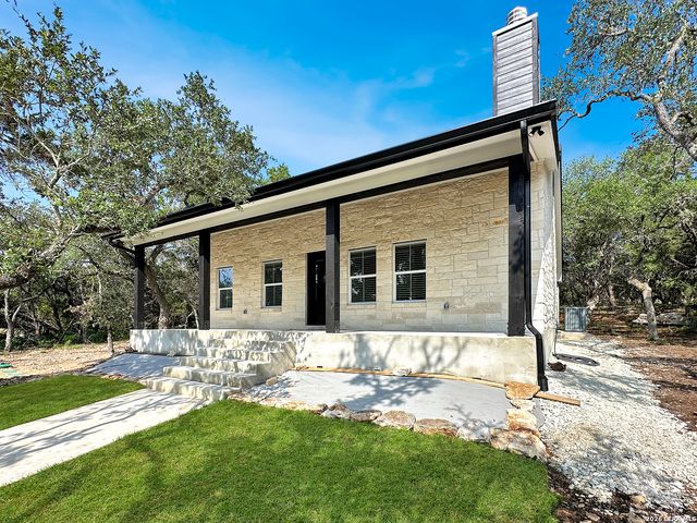 197 SPRING MOUNTAIN DR, Canyon Lake, TX 78133