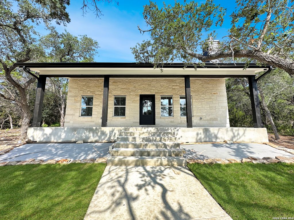 197 SPRING MOUNTAIN DR, Canyon Lake, TX 78133