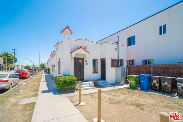 6533 S Hoover Street, Los Angeles, CA 90044