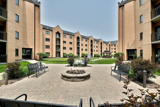 7420 W Lawrence Avenue 402, Harwood Heights, IL 60706