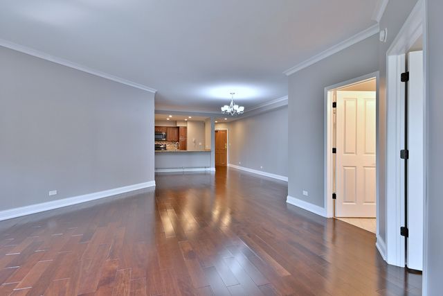 7420 W Lawrence Avenue 402, Harwood Heights, IL 60706
