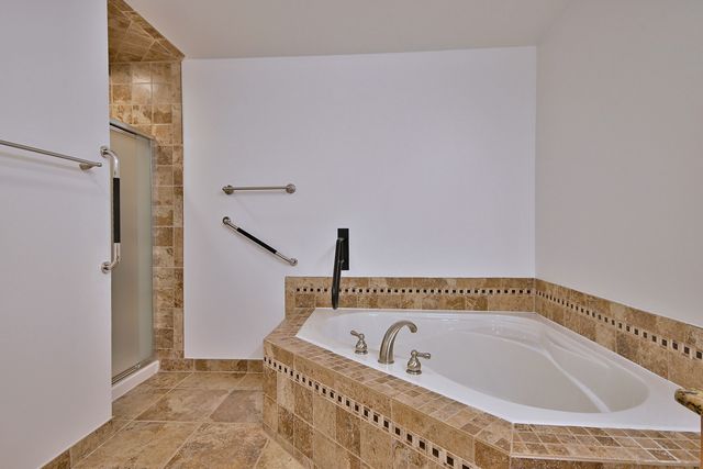 7420 W Lawrence Avenue 402, Harwood Heights, IL 60706