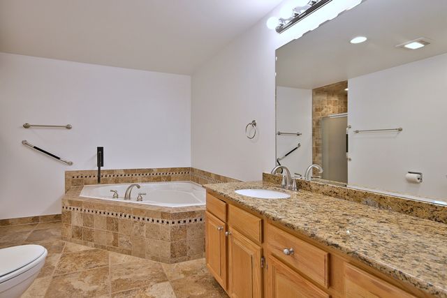 7420 W Lawrence Avenue 402, Harwood Heights, IL 60706