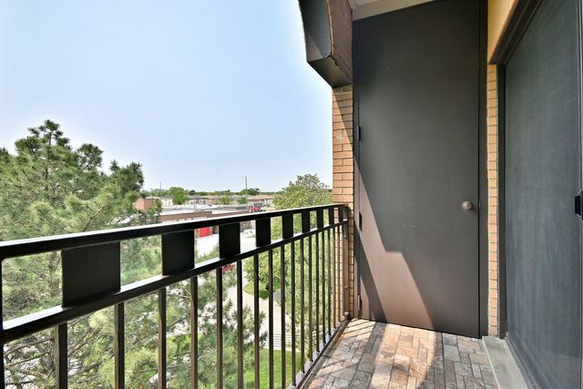 7420 W Lawrence Avenue 402, Harwood Heights, IL 60706