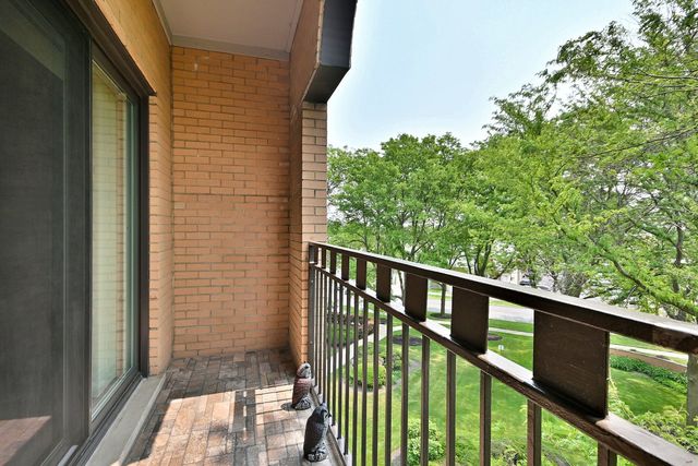 7420 W Lawrence Avenue 402, Harwood Heights, IL 60706