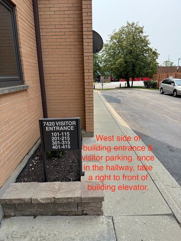 7420 W Lawrence Avenue 402, Harwood Heights, IL 60706