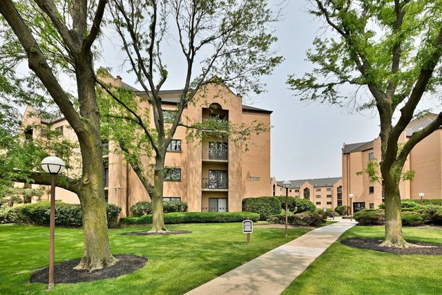 7420 W Lawrence Avenue 402, Harwood Heights, IL 60706