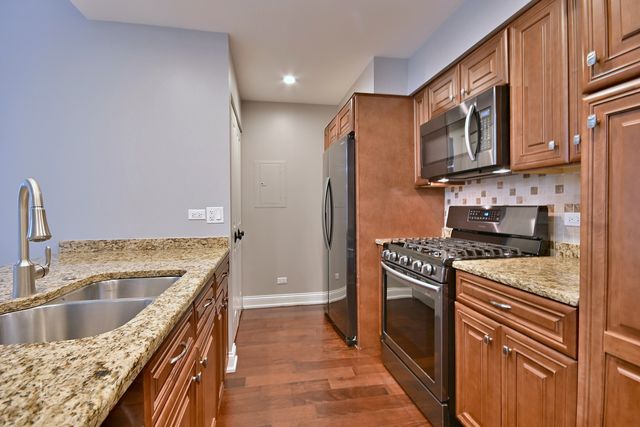 7420 W Lawrence Avenue 402, Harwood Heights, IL 60706