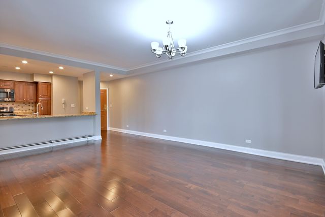 7420 W Lawrence Avenue 402, Harwood Heights, IL 60706