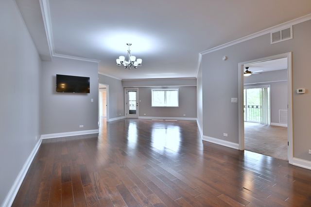 7420 W Lawrence Avenue 402, Harwood Heights, IL 60706