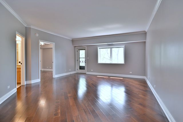 7420 W Lawrence Avenue 402, Harwood Heights, IL 60706