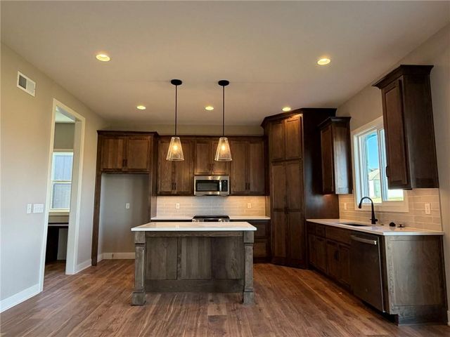 1508 SW Arborpark Terrace, Lee's Summit, MO 64082