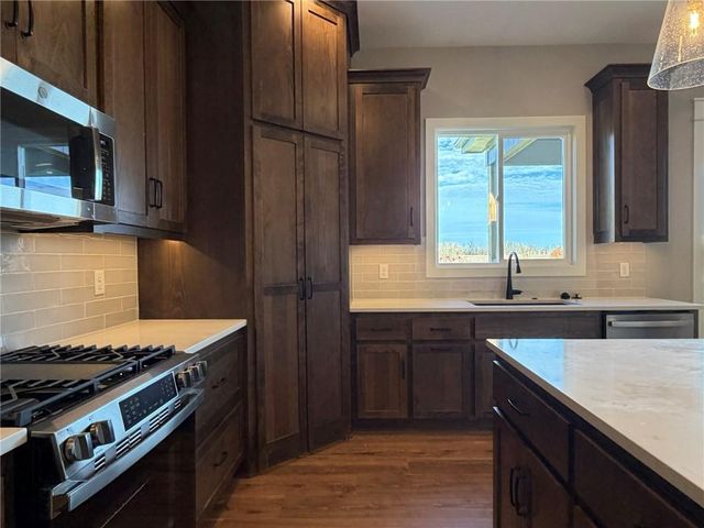 1508 SW Arborpark Terrace, Lee's Summit, MO 64082