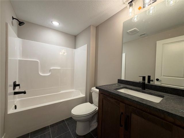 1508 SW Arborpark Terrace, Lee's Summit, MO 64082