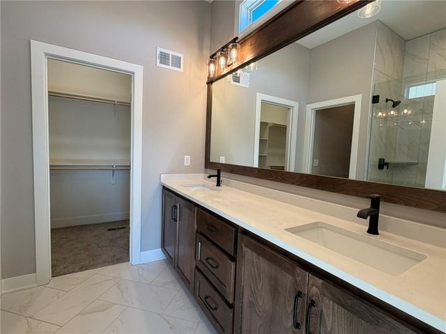 1508 SW Arborpark Terrace, Lee's Summit, MO 64082